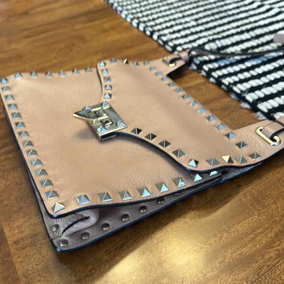 VALENTINO GARAVANI Rockstud Leather Lock-Flap Square Shoulder Bag Skin Sorbet - Picture 8 of 17